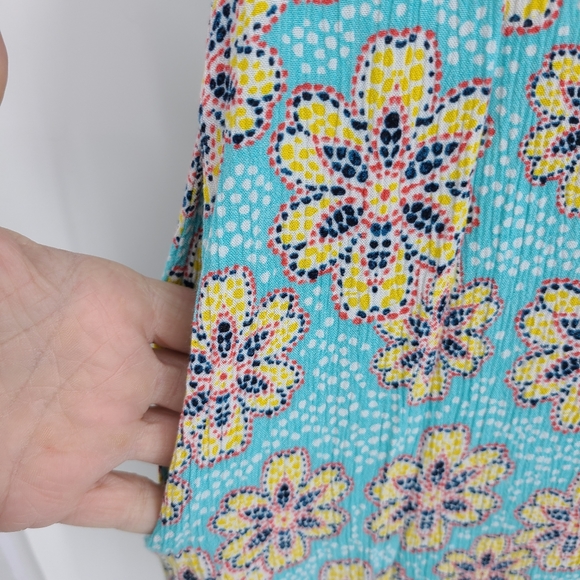 Crown & Ivy Retro Floral Print Shift Dress 8 - Picture 4 of 9